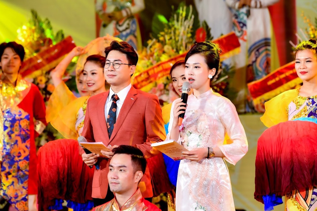 Dàn nghệ sĩ nổi tiếng biểu diễn tôn vinh Danh sáng Nguyễn Văn Cừ - 8 Dàn nghệ sĩ nổi tiếng biểu diễn tôn vinh Danh sáng Nguyễn Văn Cừ - 8