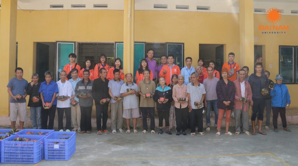 Tấm bánh nghĩa tình đặc biệt của sinh viên dành tới các hoàn cảnh khó khăn - 13 Tấm bánh nghĩa tình đặc biệt của sinh viên dành tới các hoàn cảnh khó khăn - 13