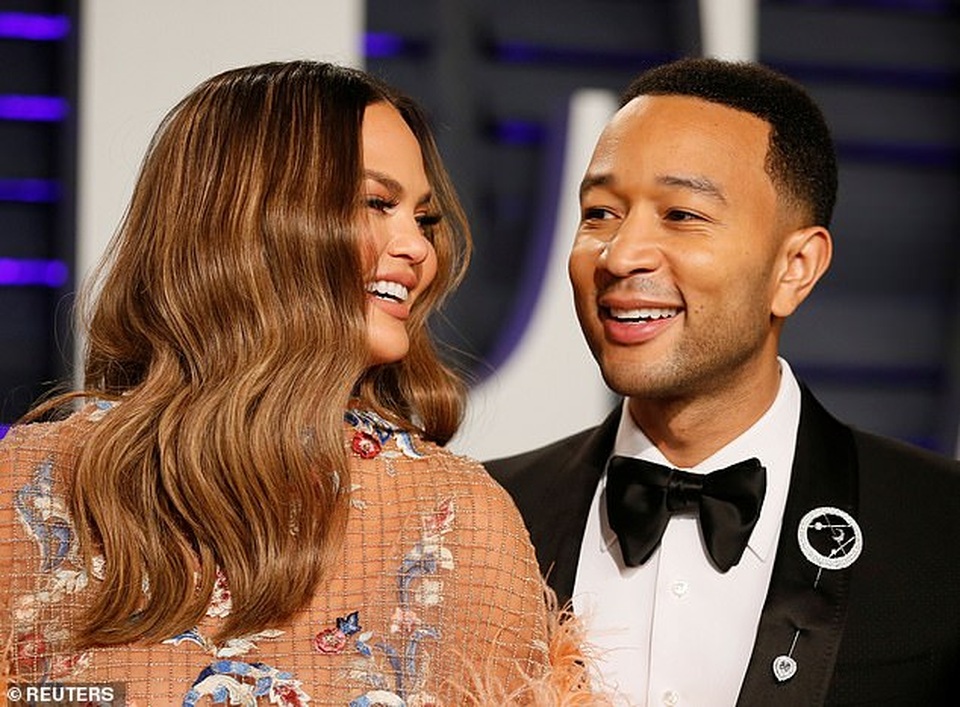 Siêu mẫu áo tắm Chrissy Teigen tiết lộ không thể mang thai lần nữa - 6 Siêu mẫu áo tắm Chrissy Teigen tiết lộ không thể mang thai lần nữa - 6