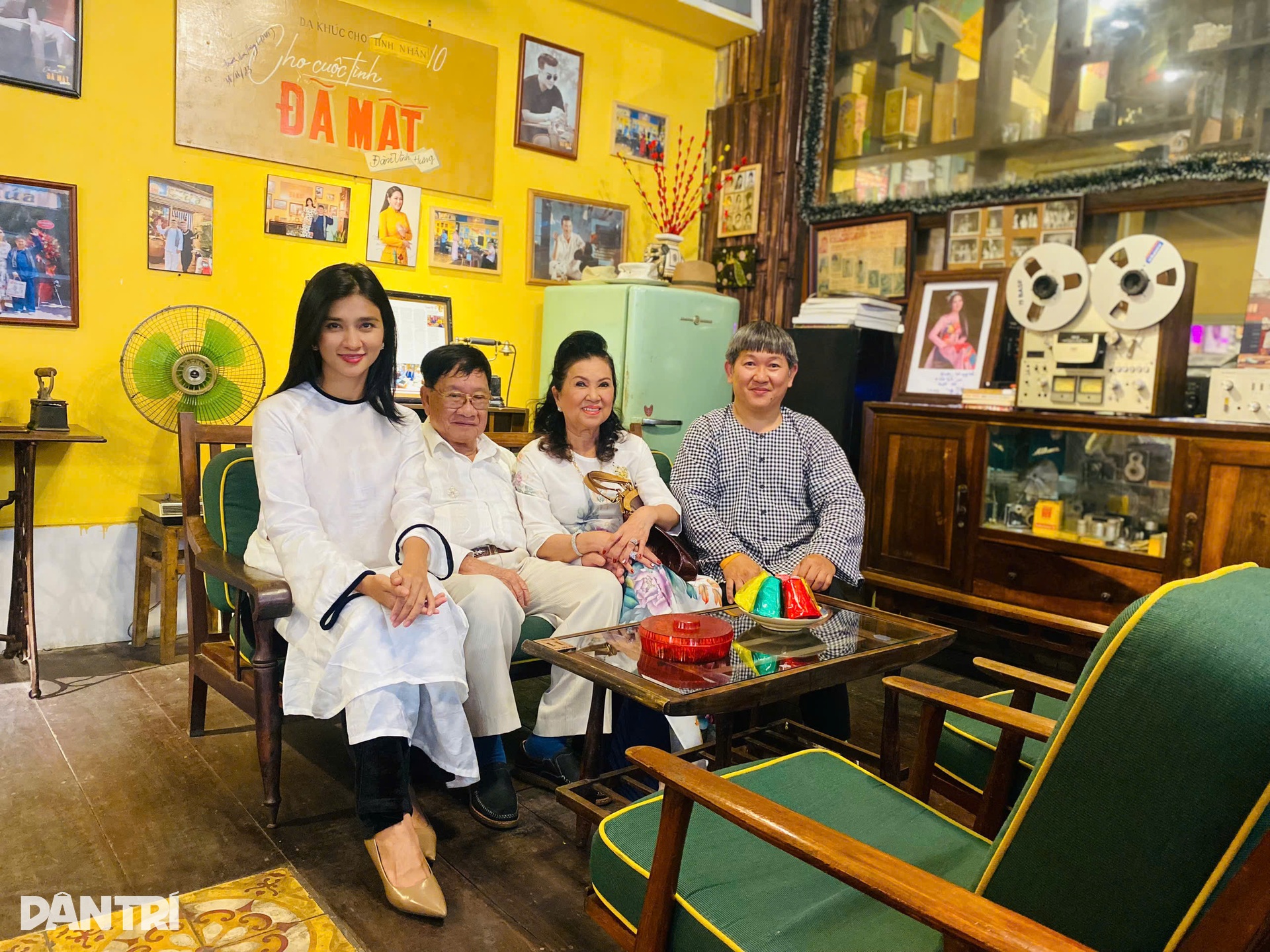 Nghệ sĩ Việt đến cà phê cổ tìm hương vị Tết xưa - 4