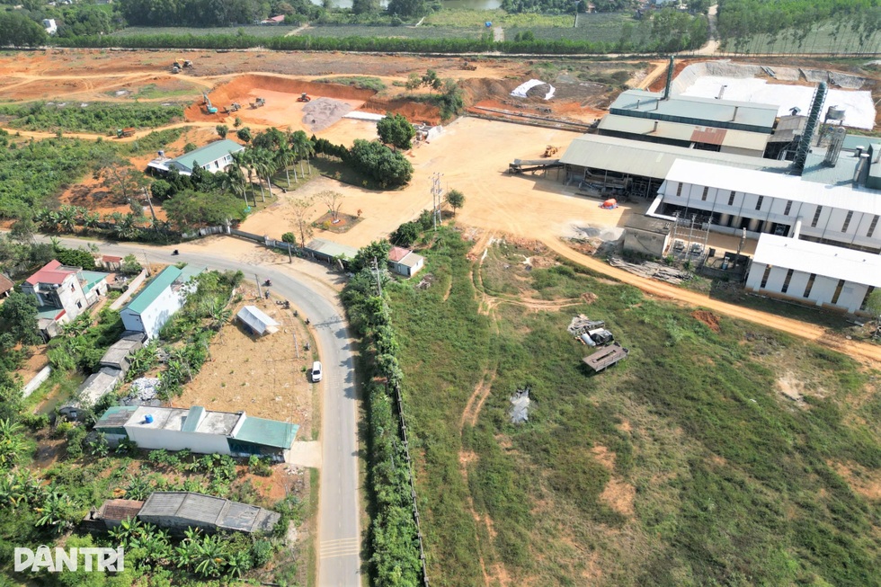 Dân dựng lều xuyên đêm canh nhà máy tinh bột sắn gây ô nhiễm - 2 Dân dựng lều xuyên đêm canh nhà máy tinh bột sắn gây ô nhiễm - 2