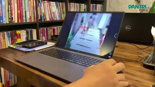 Người dân bức xúc với gã đàn ông côn đồ đánh cô gái ở sảnh chung cư