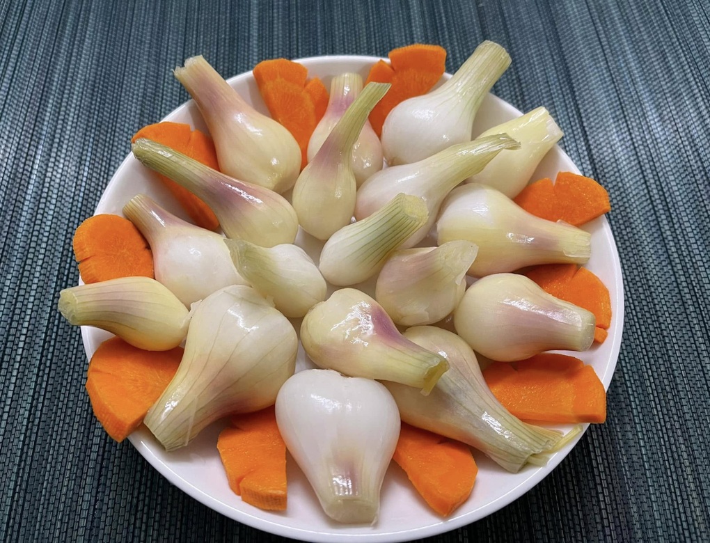 Cách muối hành trắng, giòn để ăn kèm ngon miệng ngày Tết - 5 Cách muối hành trắng, giòn để ăn kèm ngon miệng ngày Tết - 5