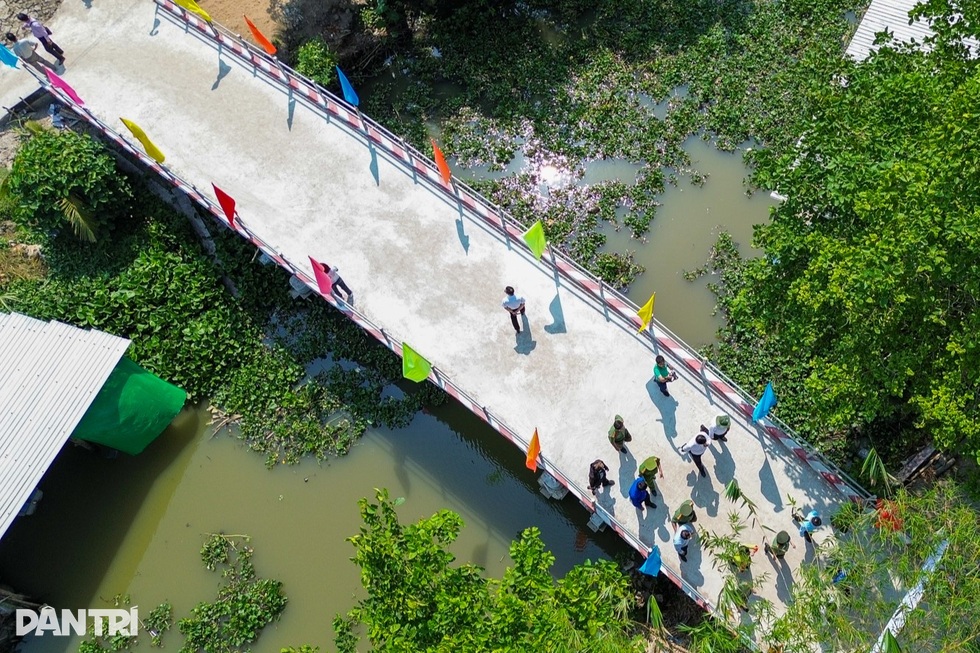 Cầu Dân trí to đẹp quá chú ơi, xóm làng sẽ khang trang, phát triển hơn - 2 Cầu Dân trí to đẹp quá chú ơi, xóm làng sẽ khang trang, phát triển hơn - 2