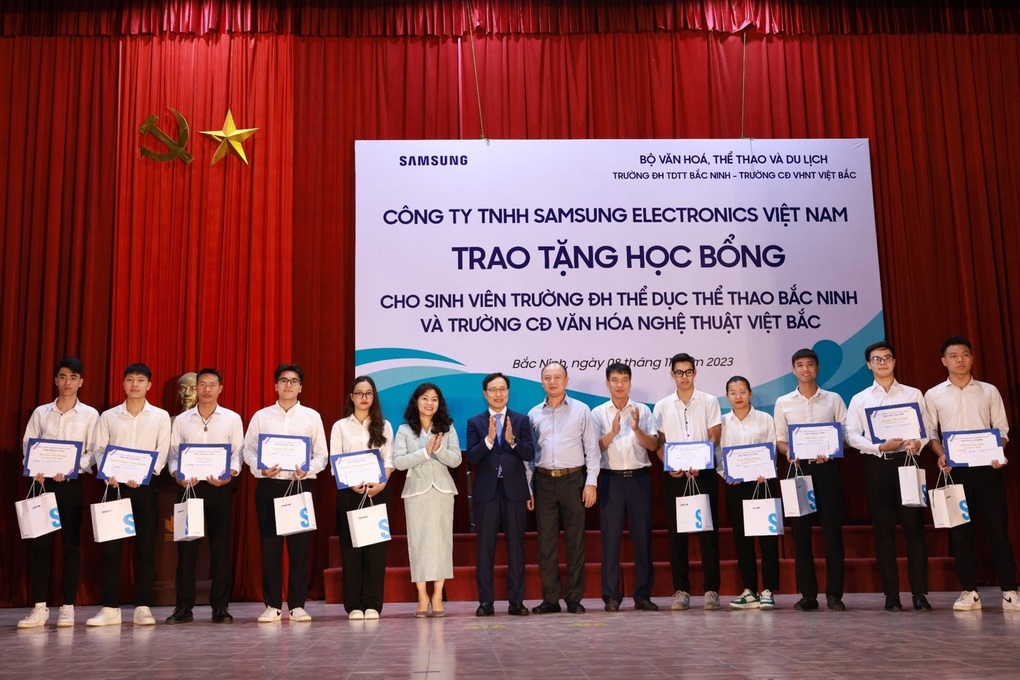 Samsung tặng 80 suất học bổng cho sinh viên ngành văn hóa, thể thao và du lịch - 2 Samsung tặng 80 suất học bổng cho sinh viên ngành văn hóa, thể thao và du lịch - 2
