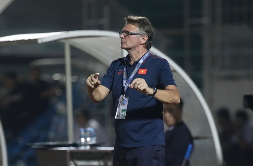 HLV Philippe Troussier chia tay đội tuyển U19 Việt Nam - 1 HLV Philippe Troussier chia tay đội tuyển U19 Việt Nam - 1