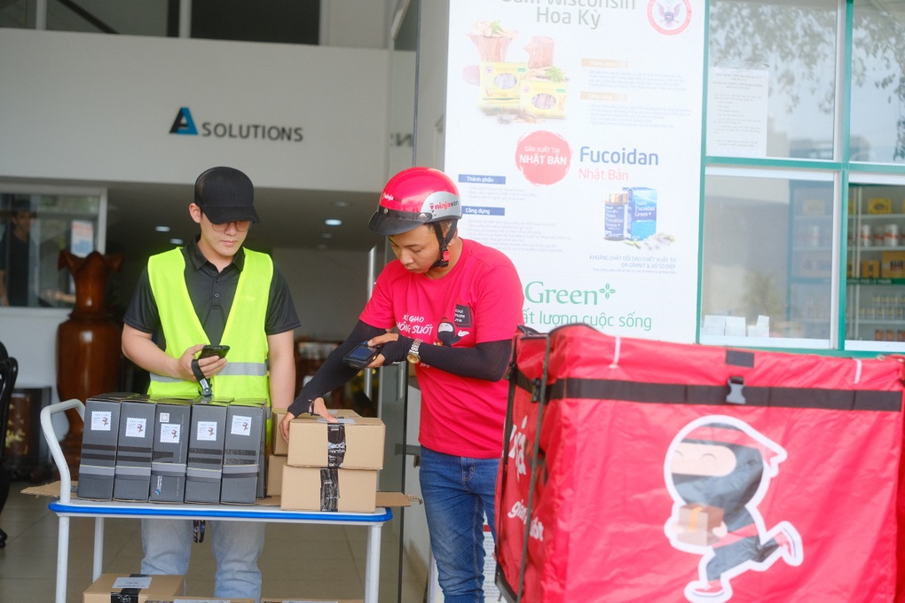 Ninja Van được Coolmate tin tưởng trong việc trao tặng niềm vui đến khách hàng - 1 Ninja Van được Coolmate tin tưởng trong việc trao tặng niềm vui đến khách hàng - 1