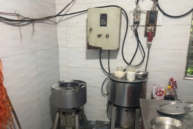 Khởi tố người phụ nữ dùng hàn the làm hơn 147kg giò, chả