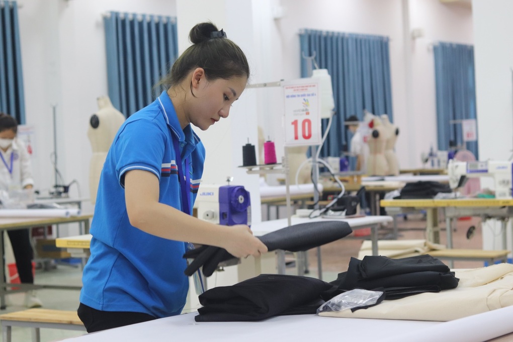 Sinh viên, người lao động cùng tranh tài kỹ năng nghề Công nghệ Thời trang - 8