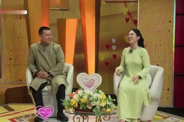 Vừa được cầu hôn, cô gái bị "bịt miệng" không được trả lời vì lý do này