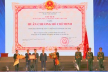 Chủ tịch nước Nguyễn Xuân Phúc trao tặng Quảng Trị Huân chương Hồ Chí Minh