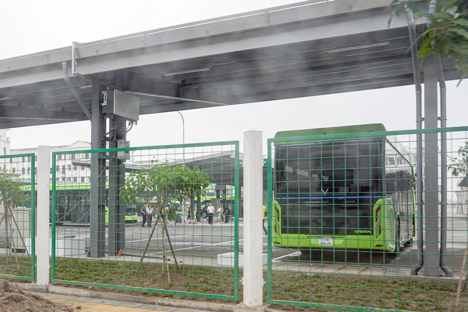 Xe buýt điện VinBus bắt đầu chạy thử nghiệm tại Hà Nội - 4 Xe buýt điện VinBus bắt đầu chạy thử nghiệm tại Hà Nội - 4