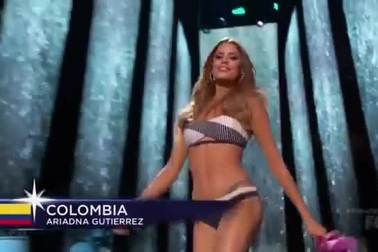 Hoa hậu Ariadna Gutierrez trình diễn áo tắm
