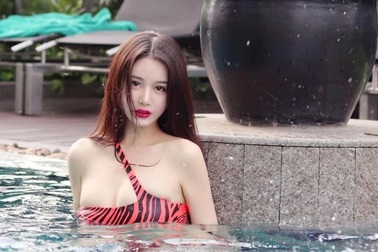 Khâu Ý Nùng: Biểu tượng gợi cảm mới của làng giải trí Hồng Kông