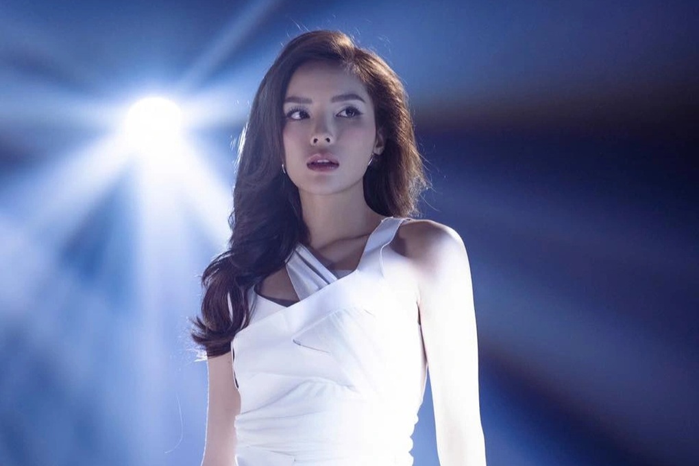 Kỳ Duyên thuyết trình ấp úng, bỏ ngang bài nói tại Miss Universe Vietnam - 2 Kỳ Duyên thuyết trình ấp úng, bỏ ngang bài nói tại Miss Universe Vietnam - 2