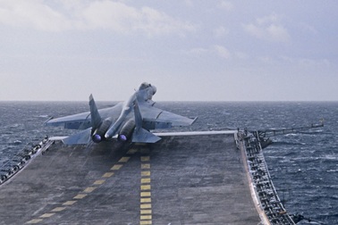 Chiến đấu cơ Nga cất cánh từ tàu sân bay ngoài khơi Syria