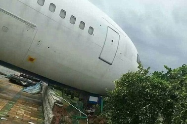 Trung Quốc: Siêu bão thổi dạt máy bay khỏi đường băng