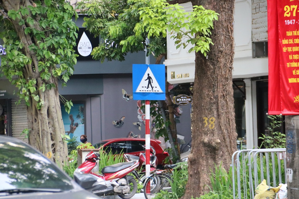 Nhường đường cho người đi bộ là chuyện lạ Việt Nam? - 4 Nhường đường cho người đi bộ là chuyện lạ Việt Nam? - 4