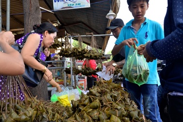 Những tập tục "diệt sâu bọ" thú vị trong ngày Tết Đoan Ngọ