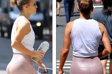 Jennifer Lopez khỏe khoắn ra phố cùng bạn trai