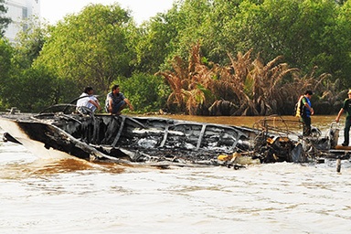 Bộ trưởng Đinh La Thăng cảm ơn các gia đình cứu nạn vụ cháy tàu