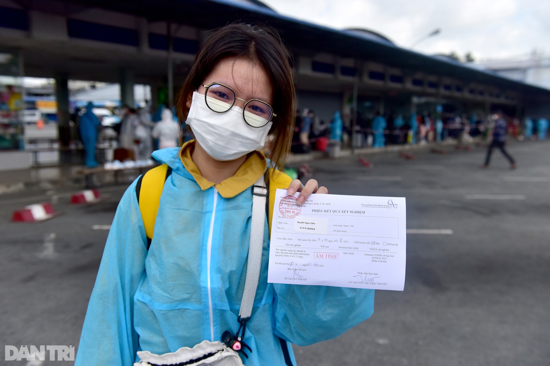 Bố thất nghiệp dẫn 3 con nhỏ lên chuyến xe miễn phí từ TPHCM về Kiên Giang - 12 Bố thất nghiệp dẫn 3 con nhỏ lên chuyến xe miễn phí từ TPHCM về Kiên Giang - 12