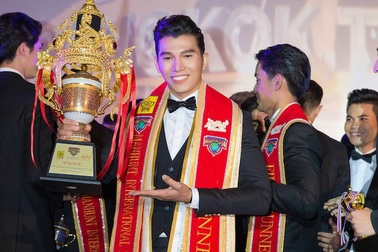 Siêu mẫu Ngọc Tình đăng quang ngôi vị Nam vương Quốc tế 2017