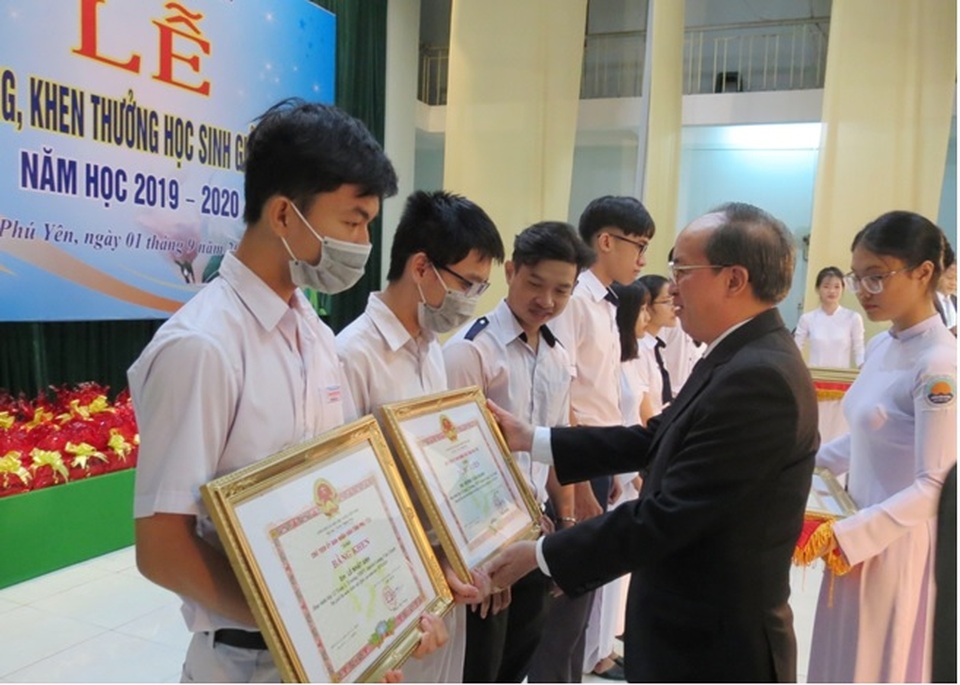 Phú Yên: Tuyên dương hơn 229 học sinh giỏi, xuất sắc năm học 2019 - 2020 - 1