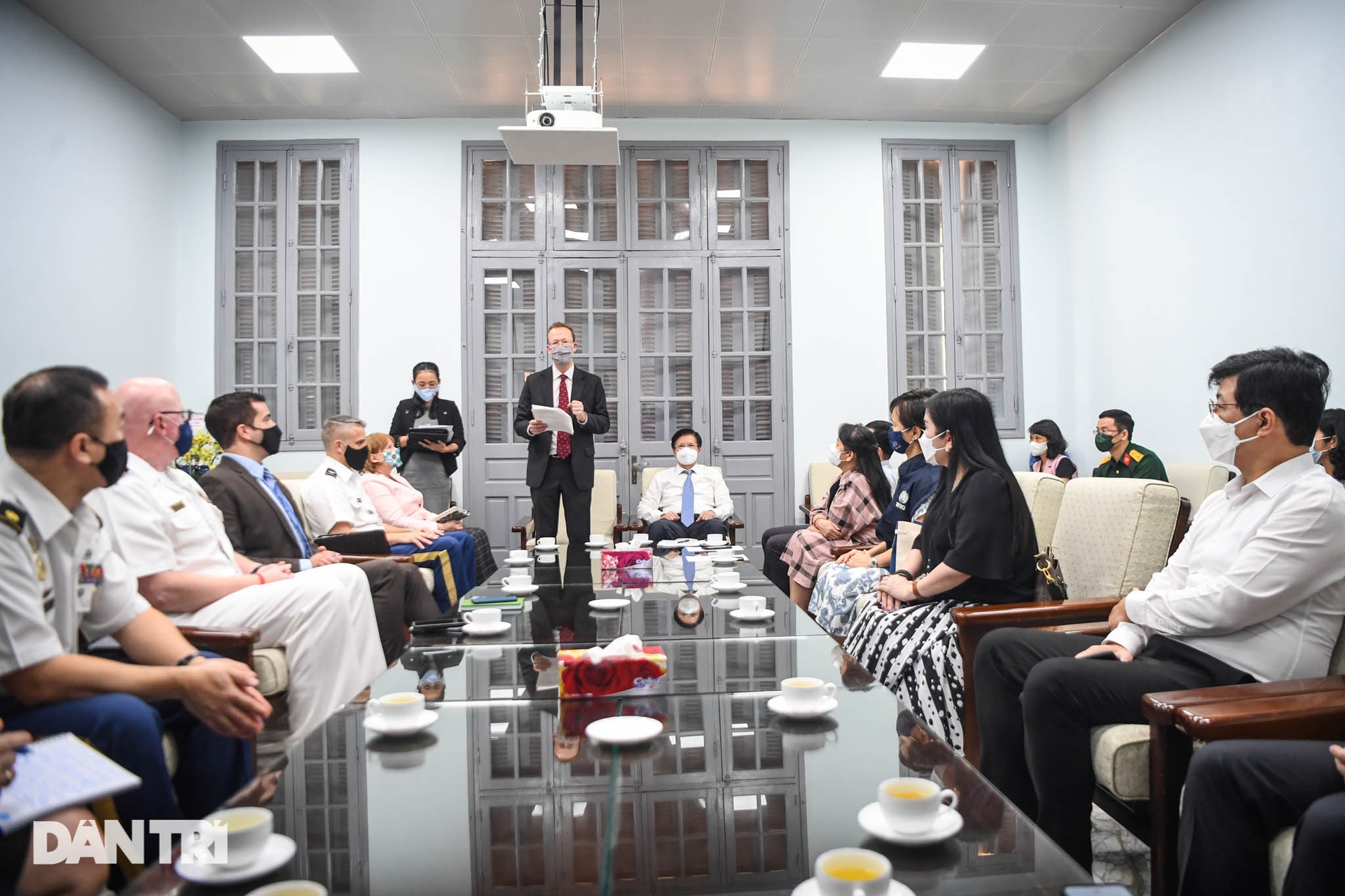 Bộ Y tế tiếp nhận 77 tủ lạnh âm sâu bảo quản vaccine Covid-19 từ Hoa Kỳ - 1 Bộ Y tế tiếp nhận 77 tủ lạnh âm sâu bảo quản vaccine Covid-19 từ Hoa Kỳ - 1