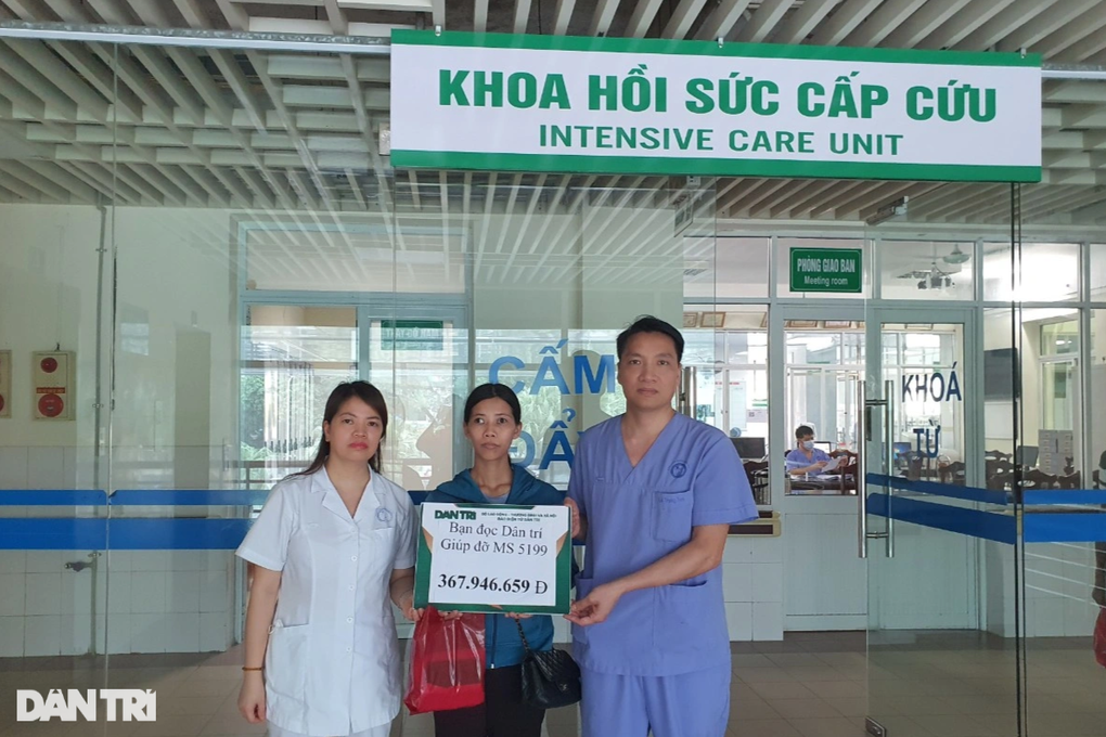 Được bạn đọc giúp đỡ số tiền lớn, người phụ nữ nghẹn ngào nói lời cảm ơn! - 1 Được bạn đọc giúp đỡ số tiền lớn, người phụ nữ nghẹn ngào nói lời cảm ơn! - 1