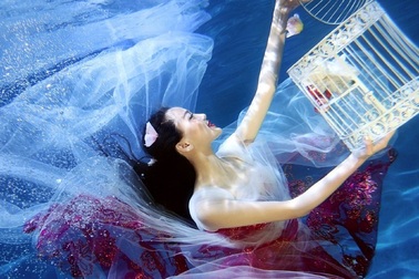 Vẻ yêu kiều của nữ sinh trong loạt ảnh dưới nước tuyệt đẹp