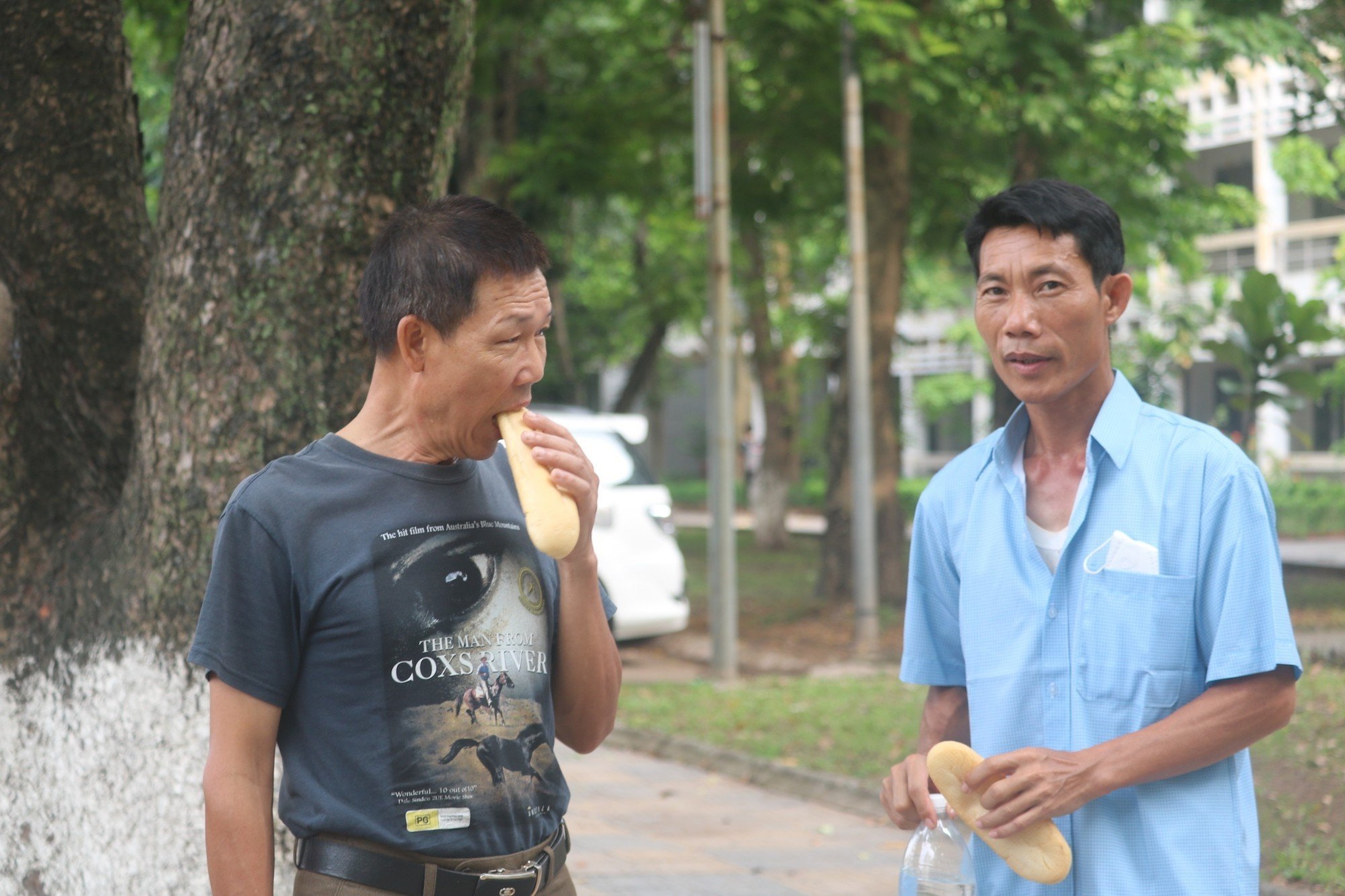 3h sáng, phụ huynh học sinh vượt hàng trăm km dự thi đánh giá tư duy - 2 3h sáng, phụ huynh học sinh vượt hàng trăm km dự thi đánh giá tư duy - 2