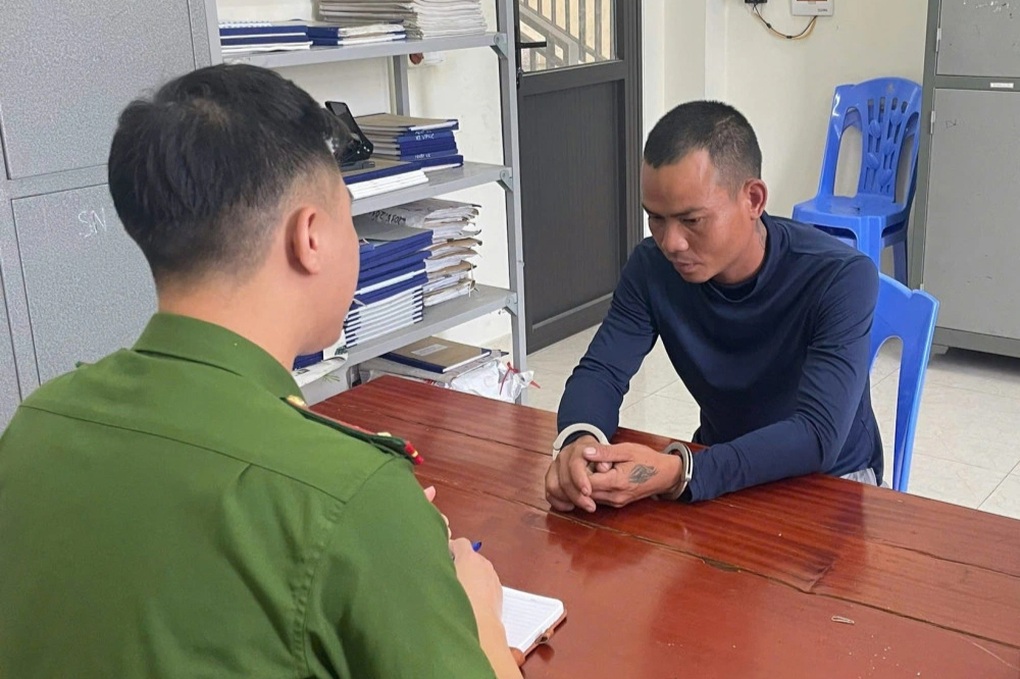 Người đàn ông vi phạm nồng độ cồn còn tấn công cảnh sát - 1 Người đàn ông vi phạm nồng độ cồn còn tấn công cảnh sát - 1