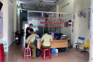 Nhiều phòng khám tư nhân bất chấp lệnh cấm vẫn mở cửa giữa mùa dịch