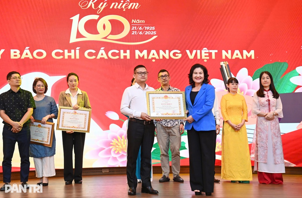 Báo chí là kênh truyền thông chính sách kịp thời, hiệu quả đến người dân - 8