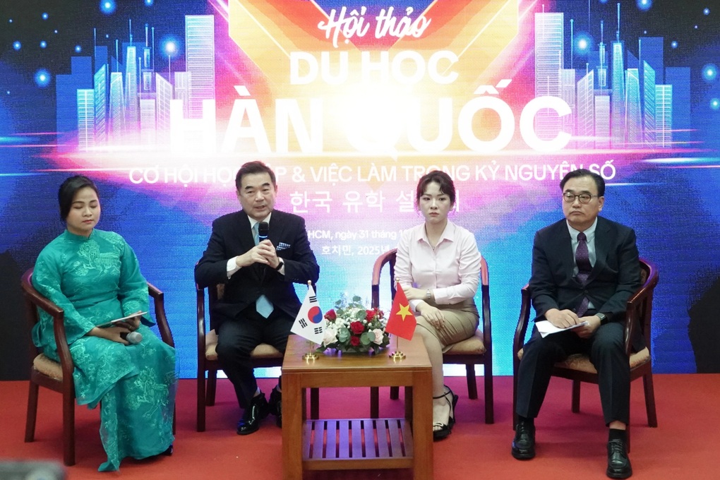 “Khát” nhân lực, Hàn Quốc triển khai hàng loạt học bổng đến du học sinh - 2 “Khát” nhân lực, Hàn Quốc triển khai hàng loạt học bổng đến du học sinh - 2