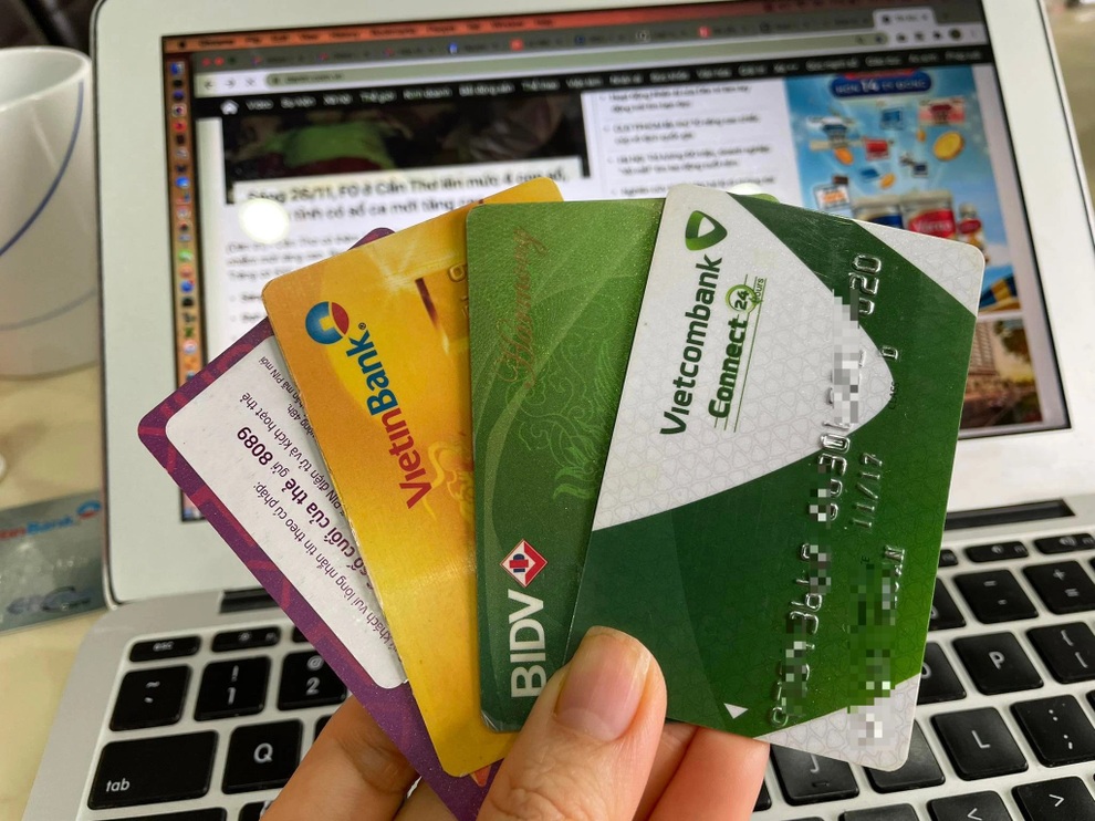 Vì sao thẻ từ ATM bị khai tử sau ngày 31/12? - 1 Vì sao thẻ từ ATM bị khai tử sau ngày 31/12? - 1
