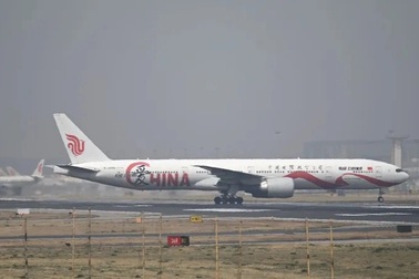 Máy bay Trung Quốc chở 265 người hạ cánh khẩn cấp do trục trặc động cơ