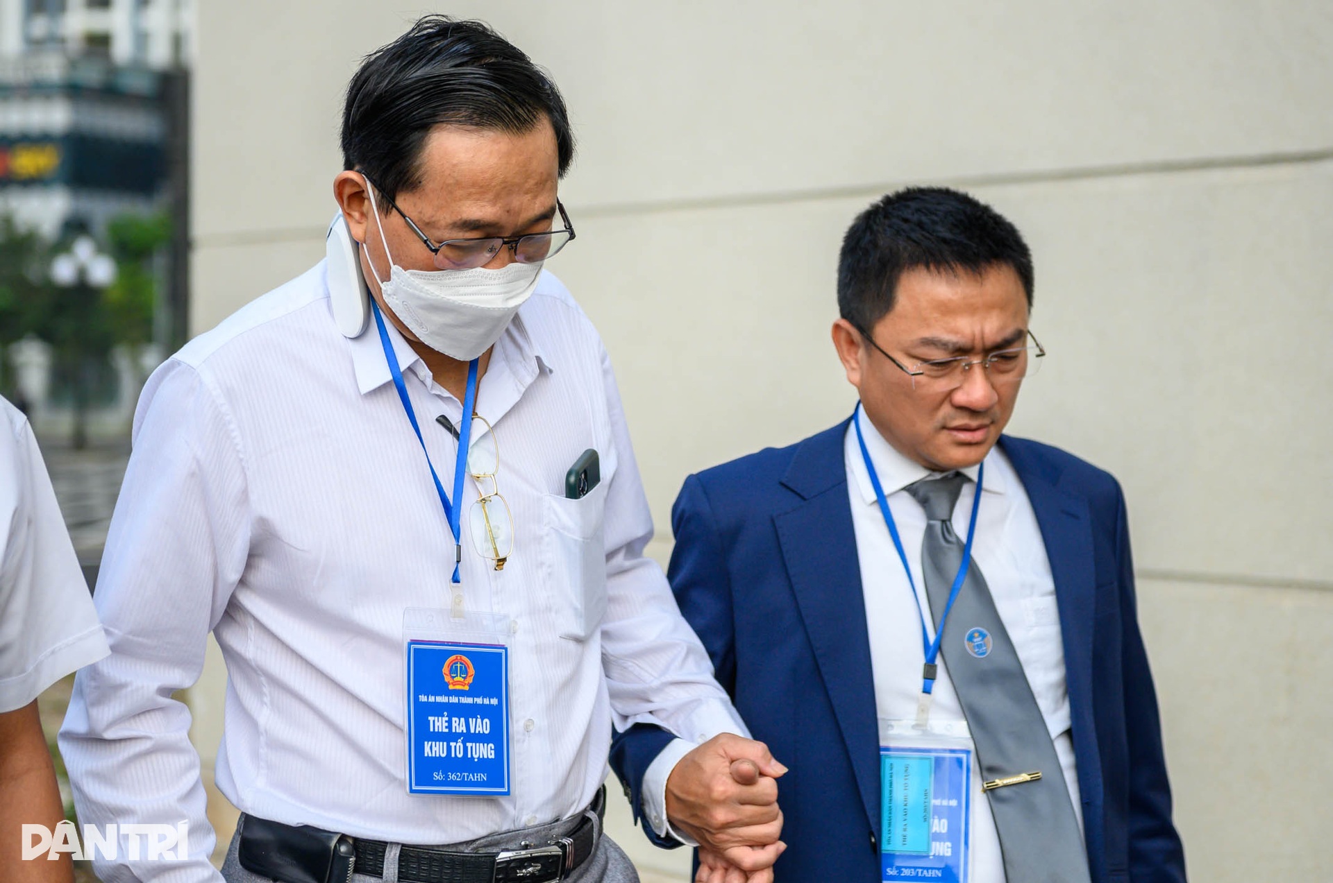 Cựu Thứ trưởng Cao Minh Quang đứng không vững, được tòa cho ngồi khai báo - 2