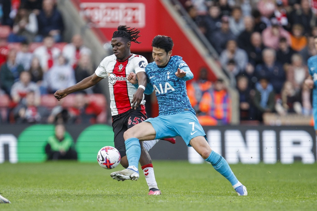 Tottenham bỏ lỡ cơ hội vượt qua Man Utd, Chelsea đứt mạch thắng - 1 Tottenham bỏ lỡ cơ hội vượt qua Man Utd, Chelsea đứt mạch thắng - 1