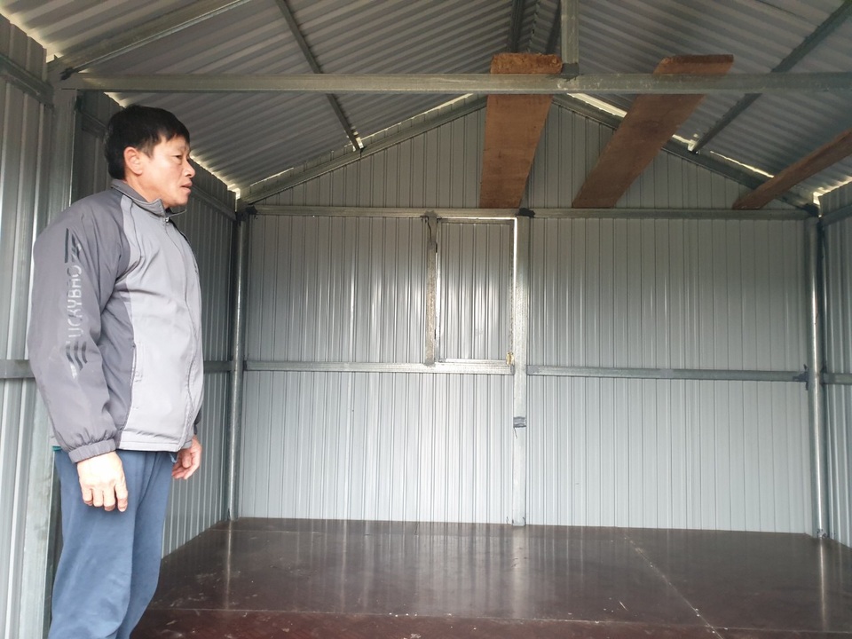 Ngắm những ngôi nhà phao cứu sinh người dân vùng rốn lũ do bạn đọc tặng - 4 Ngắm những ngôi nhà phao cứu sinh người dân vùng rốn lũ do bạn đọc tặng - 4