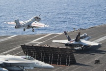 Mỹ đưa máy bay, tàu chiến tới gần Syria giữa lúc căng thẳng