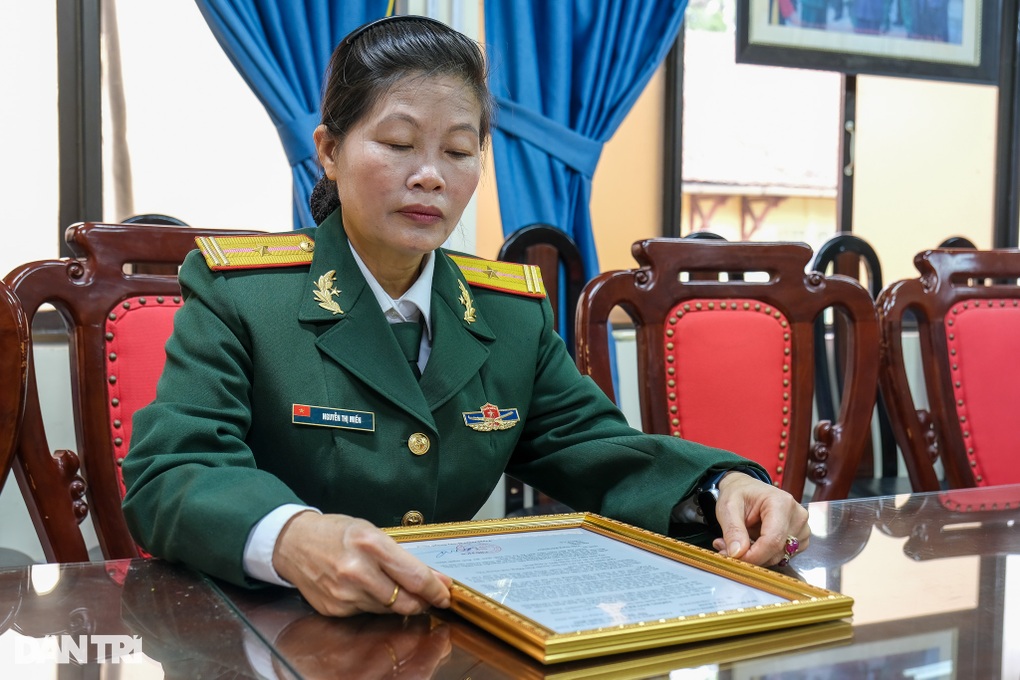 Nữ chiến sĩ khóc nghẹn ngày nhận ADN cha sau 54 năm chờ đợi - 2 Nữ chiến sĩ khóc nghẹn ngày nhận ADN cha sau 54 năm chờ đợi - 2