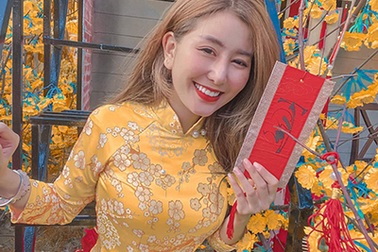 Hội hot girl, rich kid khoe áo dài vui Tết cực đáng yêu