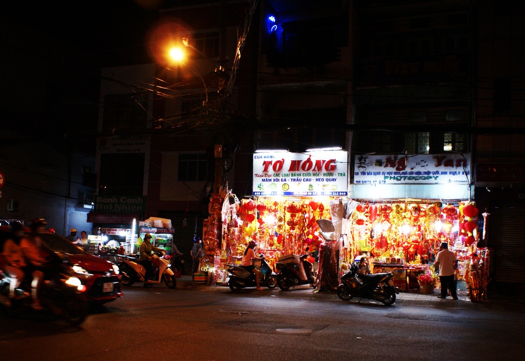 Tết ở khu Ông Tạ: Giao thừa, năm hết, Tết đến - 1 Tết ở khu Ông Tạ: Giao thừa, năm hết, Tết đến - 1
