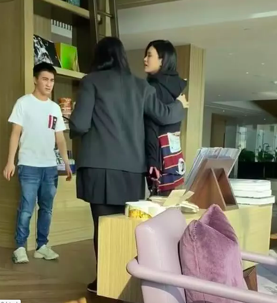 Cuộc sống đáng ghen tị của siêu mẫu sinh cháu đích tôn cho “tỷ phú sòng bạc Macau” - 11 Cuộc sống đáng ghen tị của siêu mẫu sinh cháu đích tôn cho “tỷ phú sòng bạc Macau” - 11