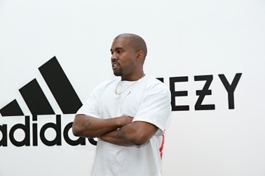 Hậu chia tay Kanye West, adidas đã làm gì với giày Yeezy?
