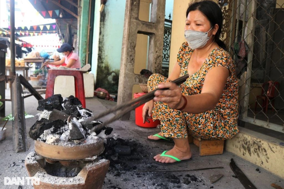 Đỏ lửa ngày đêm để làm nên loại bánh đánh thức hương vị Tết - 7 Đỏ lửa ngày đêm để làm nên loại bánh đánh thức hương vị Tết - 7