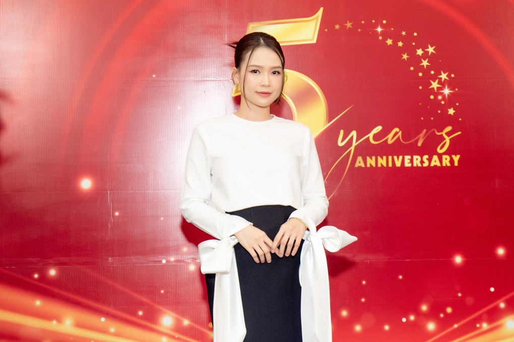 Quyền Linh tạo bất ngờ cho con gái Hạt Dẻ dịp sinh nhật 16 tuổi - 8 Quyền Linh tạo bất ngờ cho con gái Hạt Dẻ dịp sinh nhật 16 tuổi - 8