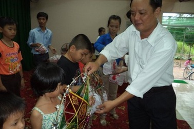 300 phần quà trung thu đến với các trẻ em nghèo huyện Cờ Đỏ